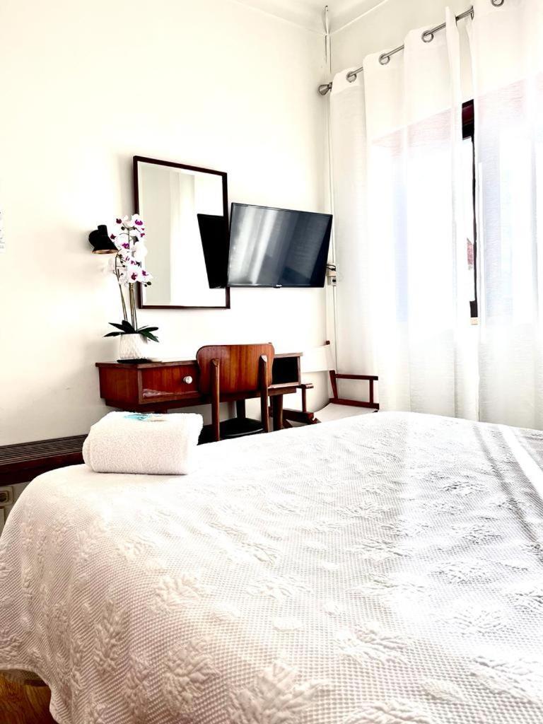 Residencial Moderna Hostel Torres Vedras Bagian luar foto